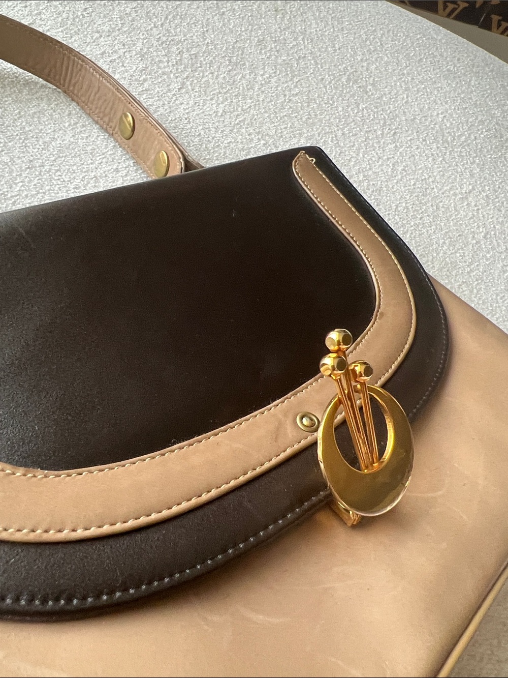 Vintage Black and Tan Structured Top-Handle Satchel - Picture 4 of 16